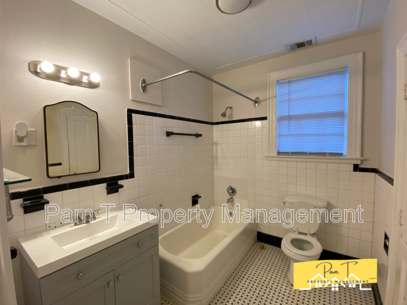 Beautiful one bedroom across from beautiful Daffin Park property image
