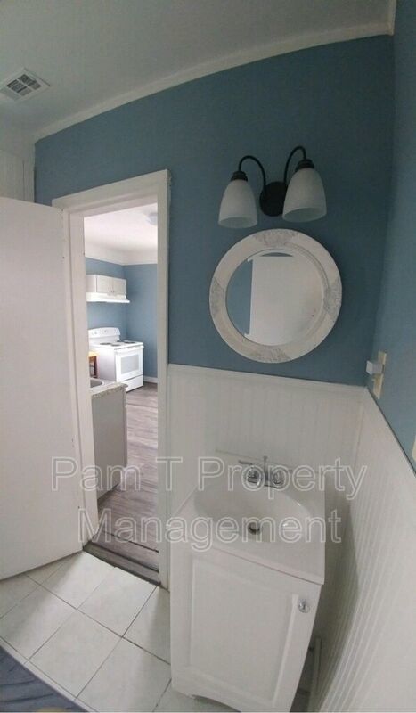 Downtown, 1 Bd/1ba apartment - Utilities included! property image
