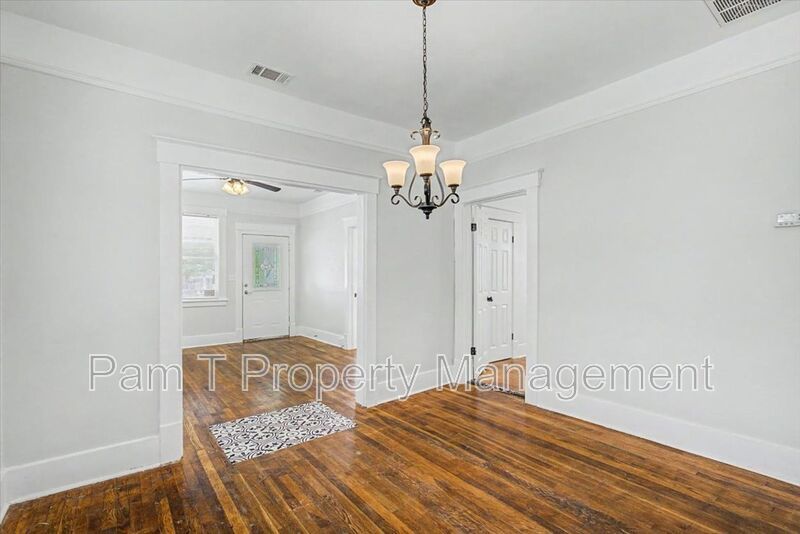 Downtown 3 bedroom Bungalow property image
