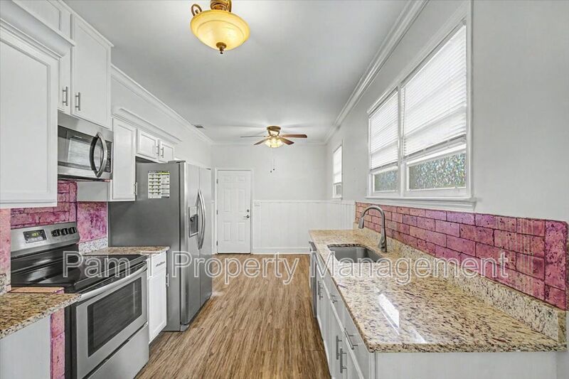 Downtown 3 bedroom Bungalow property image