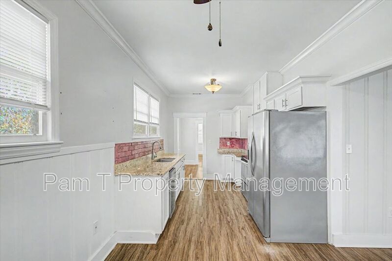 Downtown 3 bedroom Bungalow property image