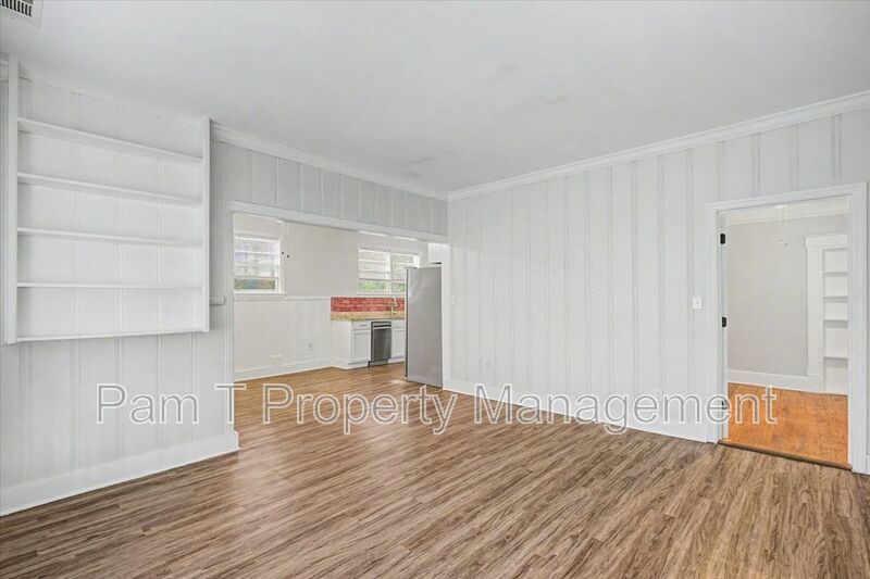 Downtown 3 bedroom Bungalow property image