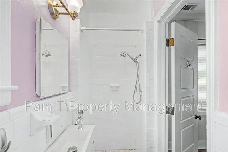 Downtown 3 bedroom Bungalow property image