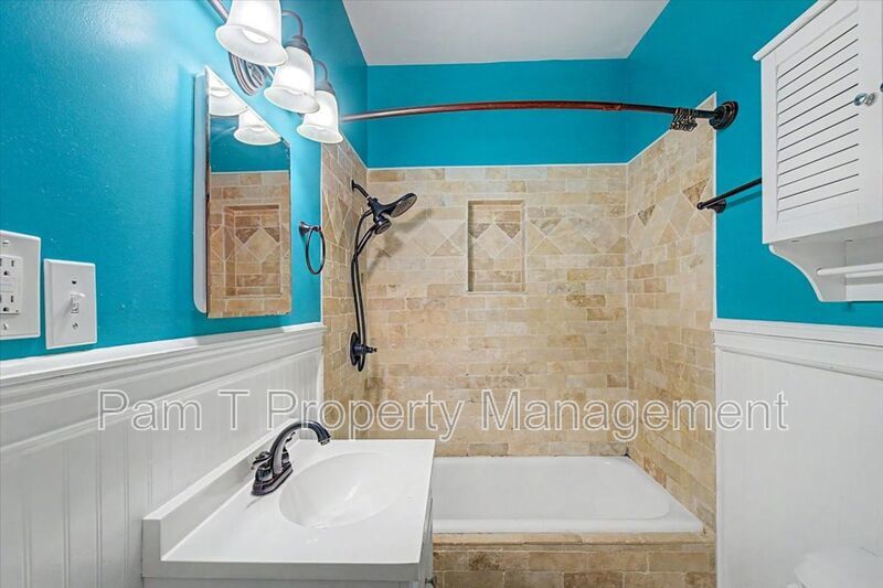 Downtown 3 bedroom Bungalow property image
