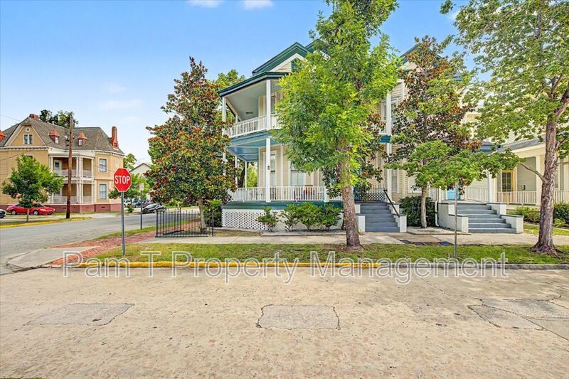 2 bedroom in the heart is downtown property image