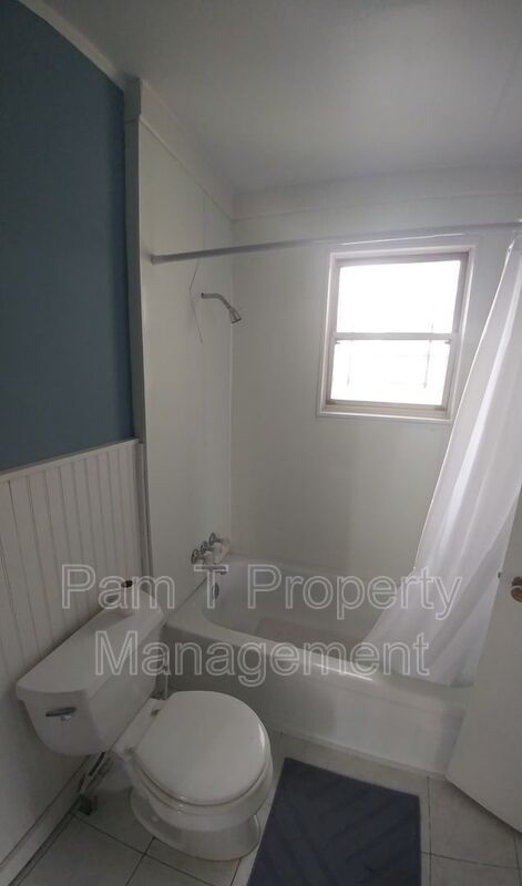Downtown, 1 Bd/1ba apartment - Utilities included! property image