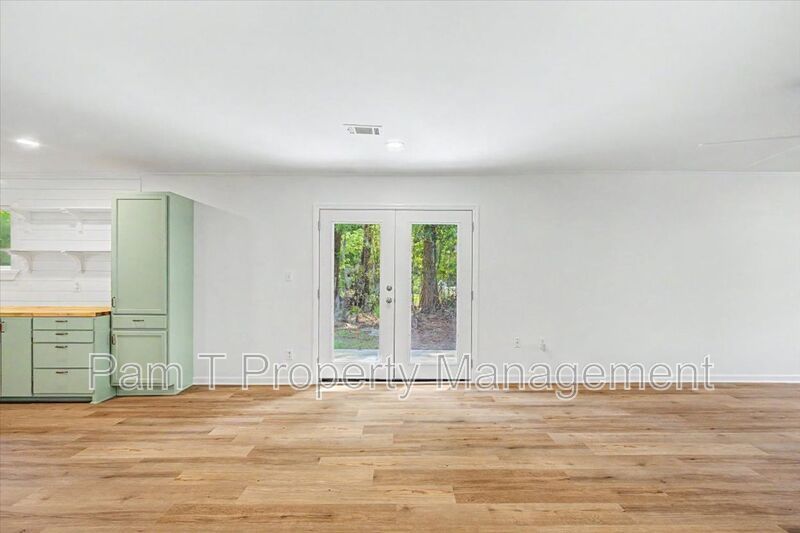 Beautiful 3 Bed 2 Bath on Isle of Hope property image