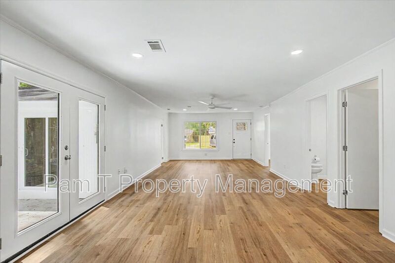 Beautiful 3 Bed 2 Bath on Isle of Hope property image