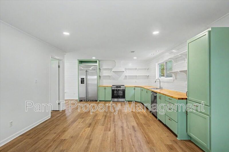 Beautiful 3 Bed 2 Bath on Isle of Hope property image