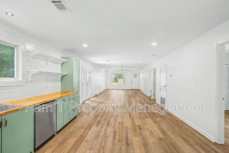 Beautiful 3 Bed 2 Bath on Isle of Hope property image