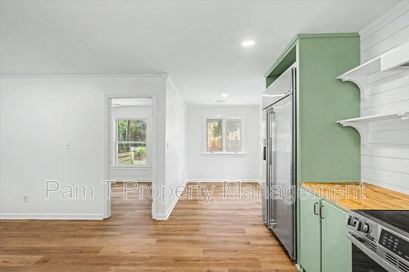 Beautiful 3 Bed 2 Bath on Isle of Hope property image