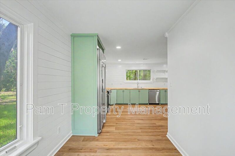 Beautiful 3 Bed 2 Bath on Isle of Hope property image