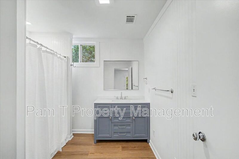 Beautiful 3 Bed 2 Bath on Isle of Hope property image