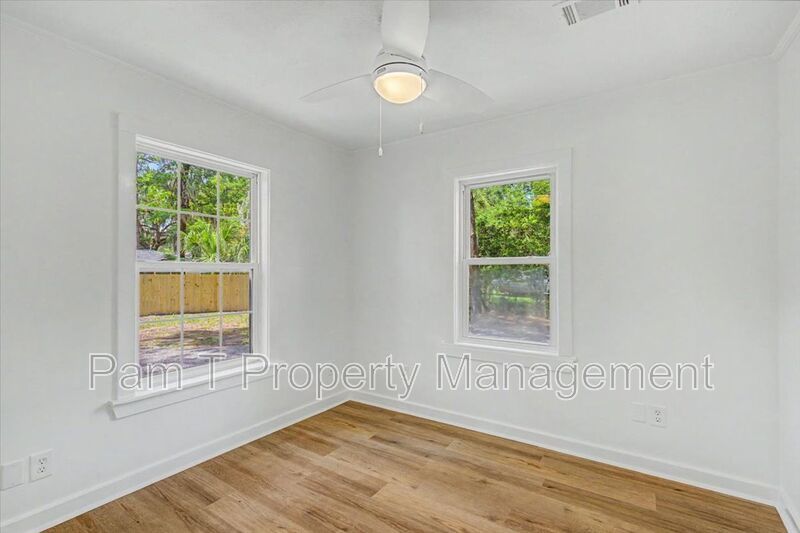 Beautiful 3 Bed 2 Bath on Isle of Hope property image