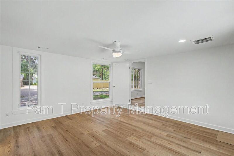 Beautiful 3 Bed 2 Bath on Isle of Hope property image