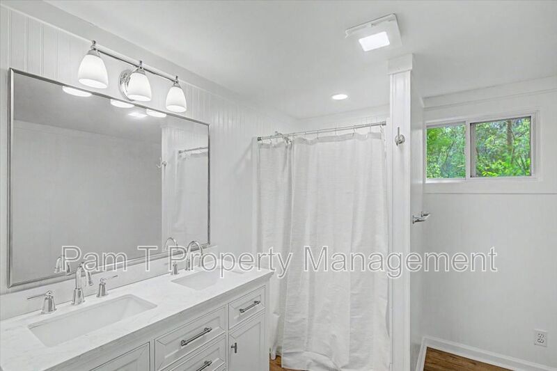 Beautiful 3 Bed 2 Bath on Isle of Hope property image