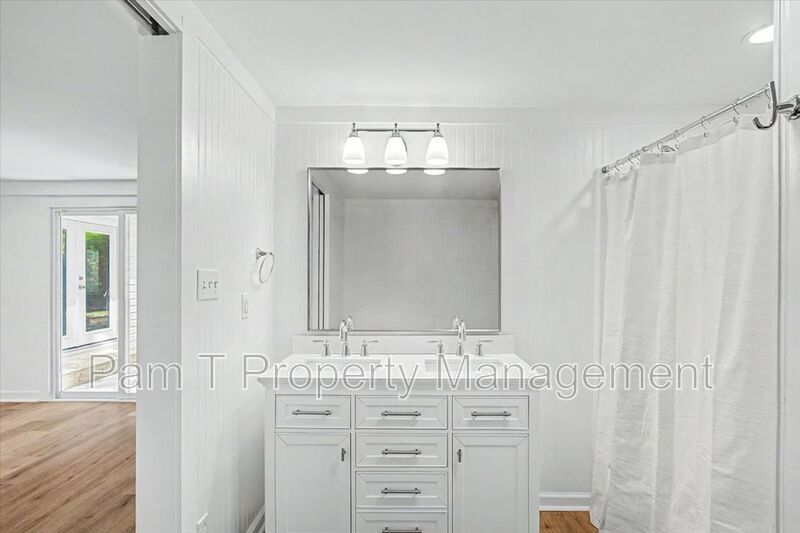 Beautiful 3 Bed 2 Bath on Isle of Hope property image