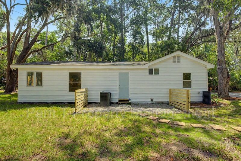 Beautiful 3 Bed 2 Bath on Isle of Hope property image