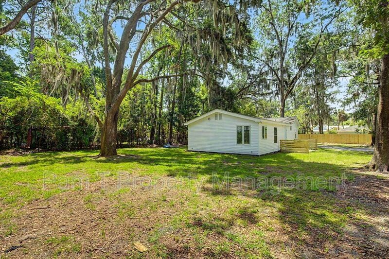 Beautiful 3 Bed 2 Bath on Isle of Hope property image