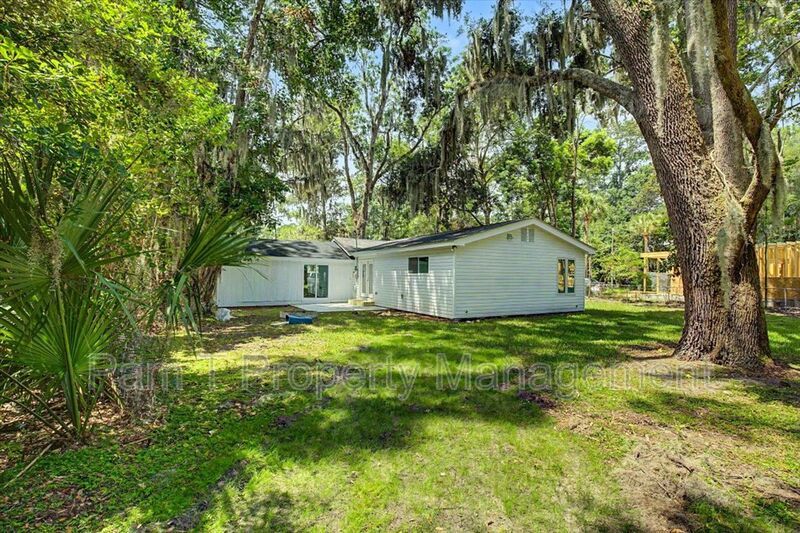 Beautiful 3 Bed 2 Bath on Isle of Hope property image
