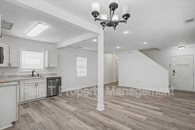 2 bedroom minutes from SCAD property image