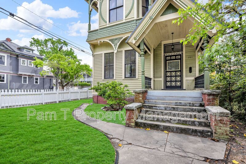Stunning 3 Bedroom House property image