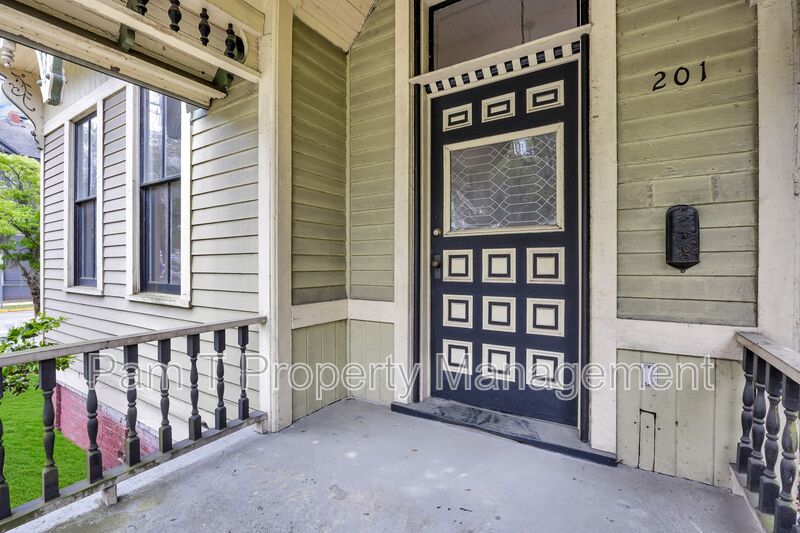Stunning 3 Bedroom House property image