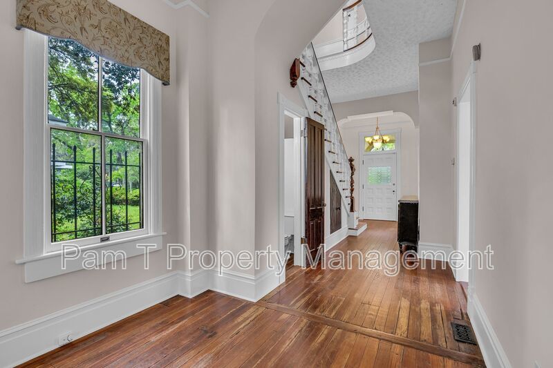 Stunning 3 Bedroom House property image