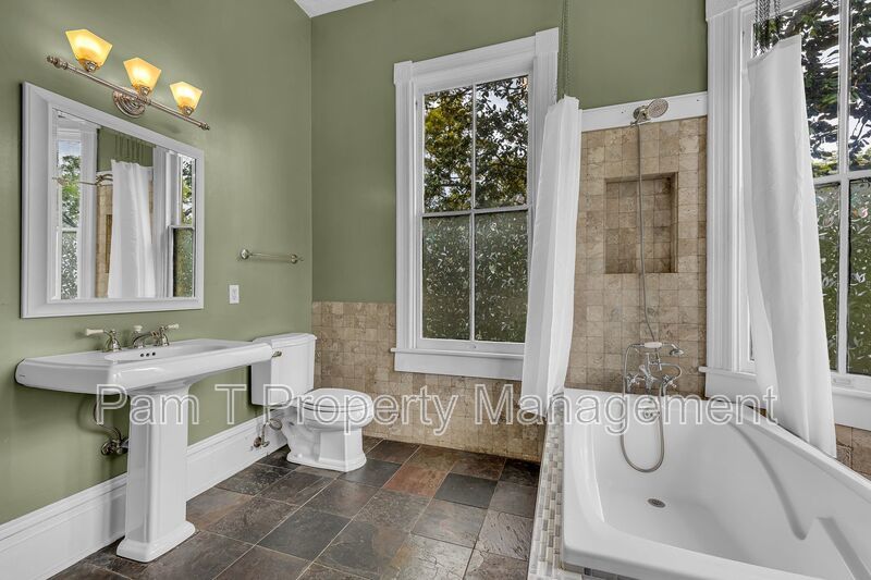 Stunning 3 Bedroom House property image