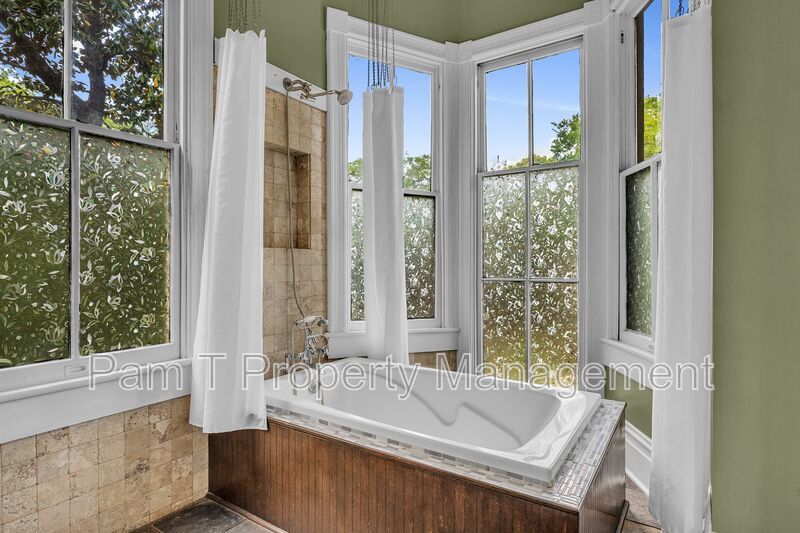 Stunning 3 Bedroom House property image