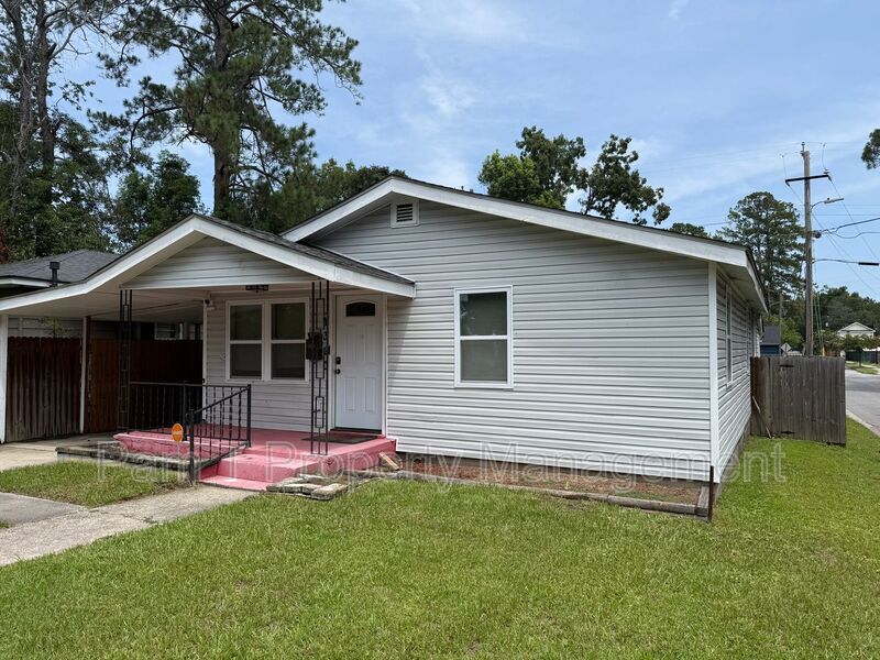 Nice midtown 3 bedroom home on corner lot property image