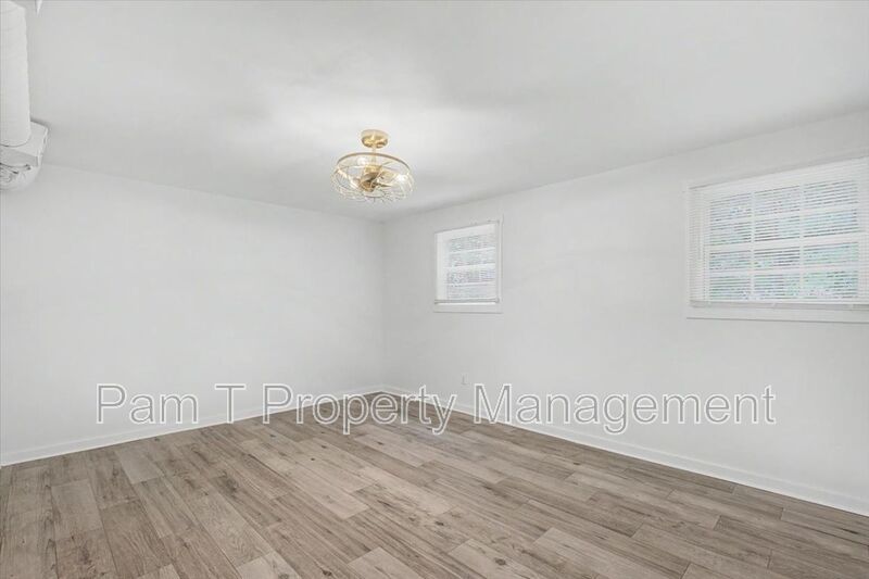 3 bedroom Carriage House in Desirable Location! Free month rent with 12 month lease property image