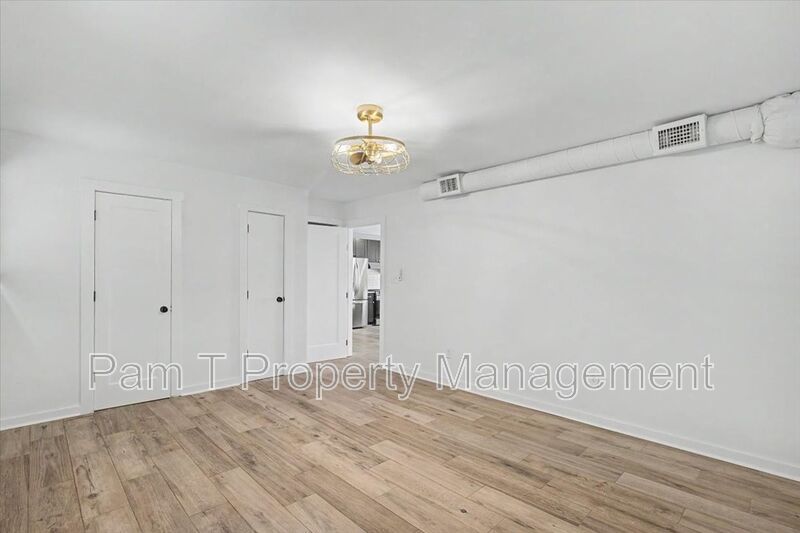 3 bedroom Carriage House in Desirable Location! Free month rent with 12 month lease property image