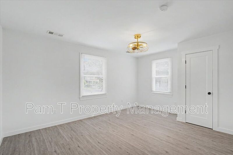 3 bedroom Carriage House in Desirable Location! Free month rent with 12 month lease property image