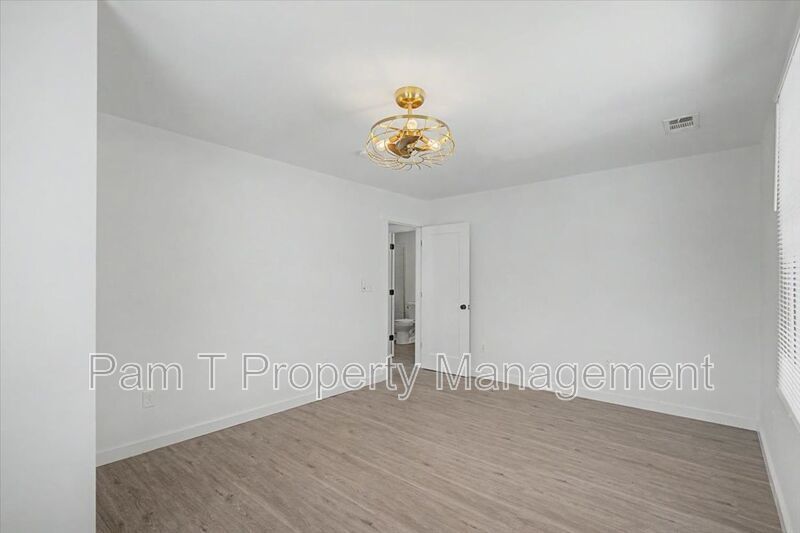 3 bedroom Carriage House in Desirable Location! Free month rent with 12 month lease property image