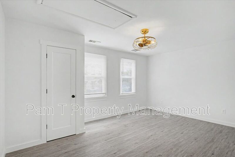 3 bedroom Carriage House in Desirable Location! Free month rent with 12 month lease property image