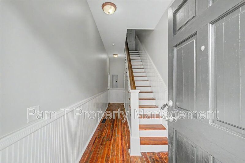 downtown 1 bedroom minutes to SCAD property image