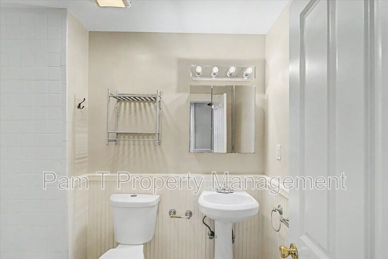 downtown 1 bedroom minutes to SCAD property image