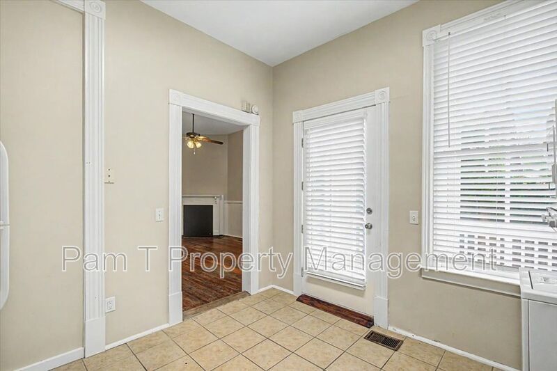 downtown 1 bedroom minutes to SCAD property image