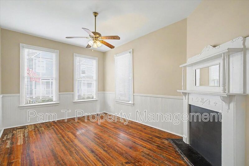 downtown 1 bedroom minutes to SCAD property image