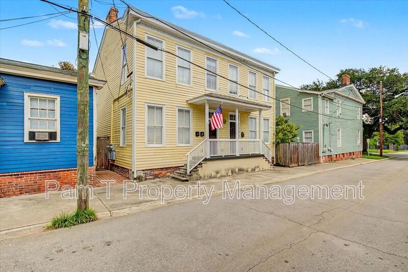 downtown 1 bedroom minutes to SCAD property image