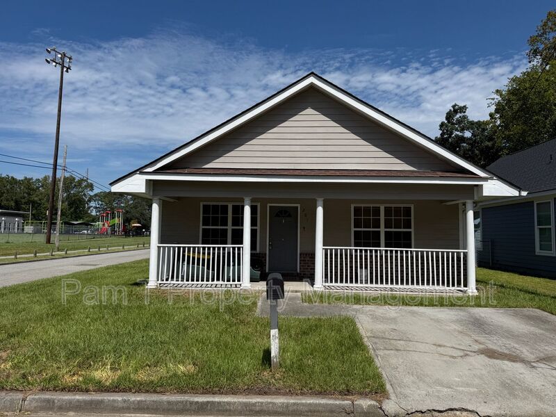 3 bedroom near Garden City property image