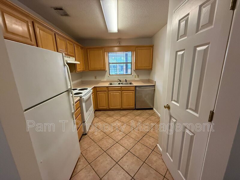 Nice 2 bedroom apartment in gated community property image