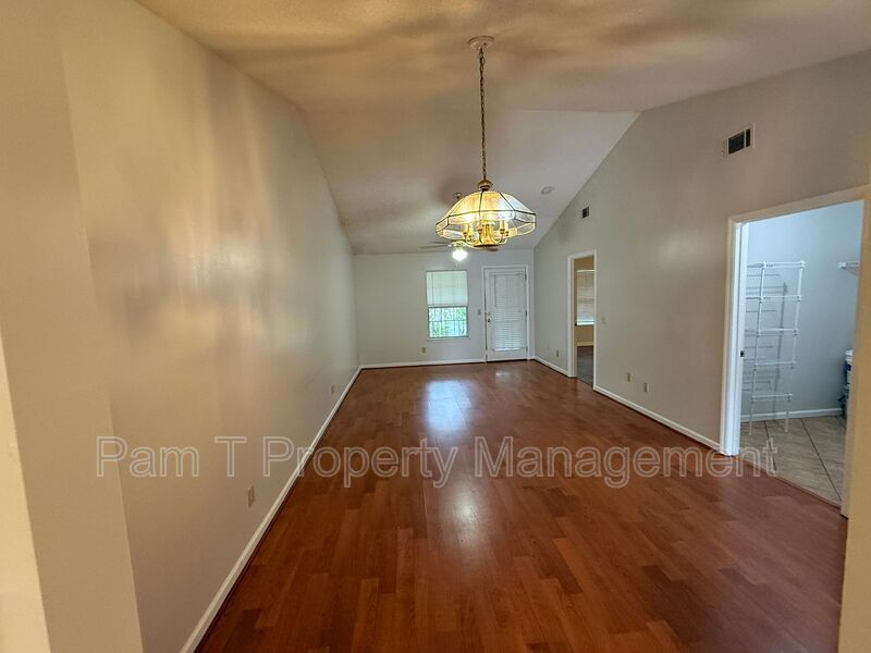 Nice 2 bedroom apartment in gated community property image