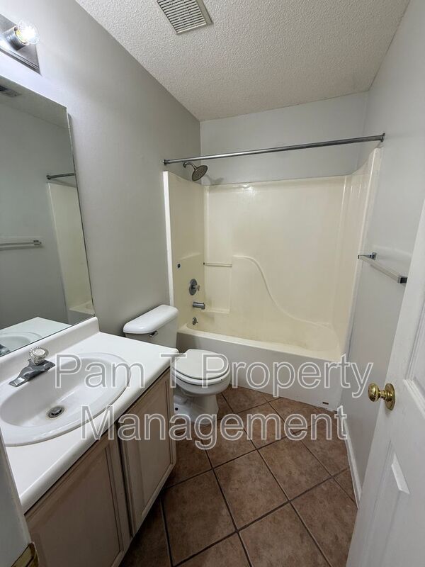 Nice 2 bedroom apartment in gated community property image