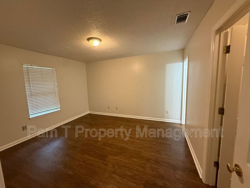 Nice 2 bedroom apartment in gated community property image