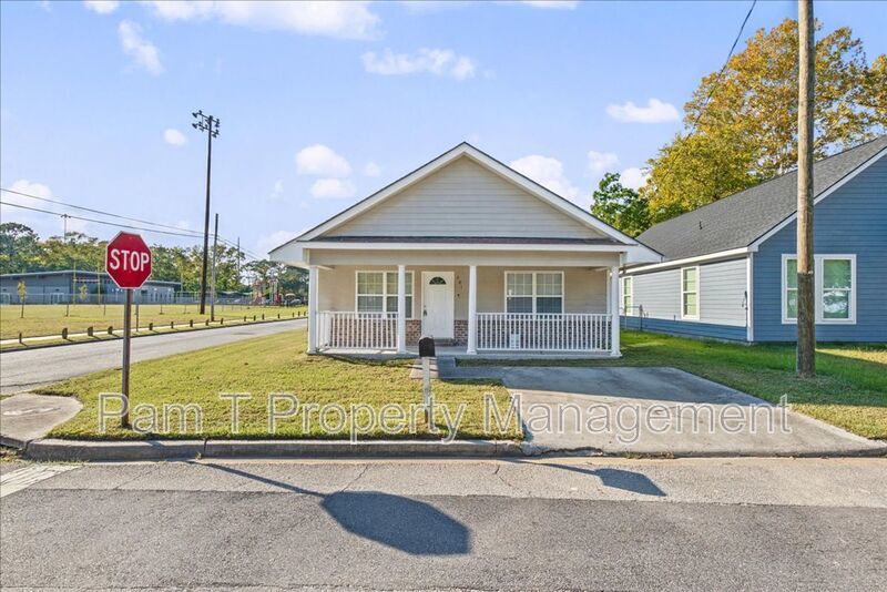 3 bedroom near Garden City property image
