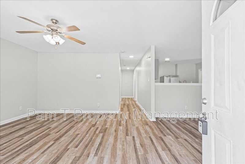 3 bedroom near Garden City property image