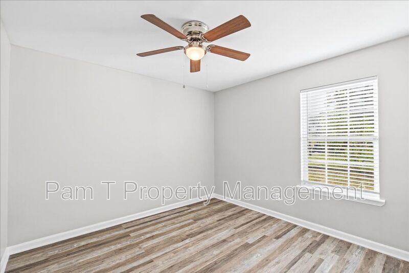 3 bedroom near Garden City property image