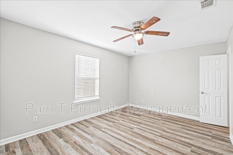 3 bedroom near Garden City property image